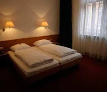 Hotel Restaurant Krokodil 3*